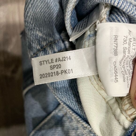 Madewell The Mom Jean High Rise Straight Leg 90s Distressed Light Wash - Picture 7 of 7